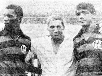 Între două "perle" de culori diferite: Silva (în dreapta) și Cezare, două piese de bază ale echipei Flamengo